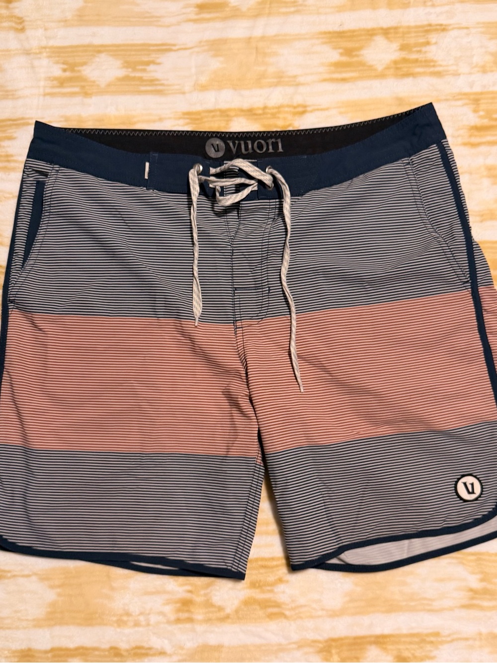 Vuori Cruise Hybrid Board Shorts Trunks Red Blue Pockets Surf Swim 32 Unlined